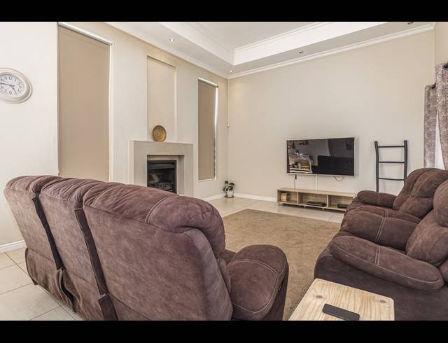 4 BEDROOM FREEHOLD FOR SALE IN PARKLANDS NORTH